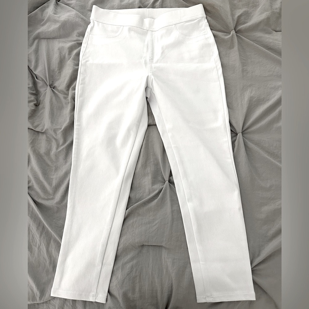 Time and Tru Vivid White Fitted Stretch Capri Jeggings - Like New